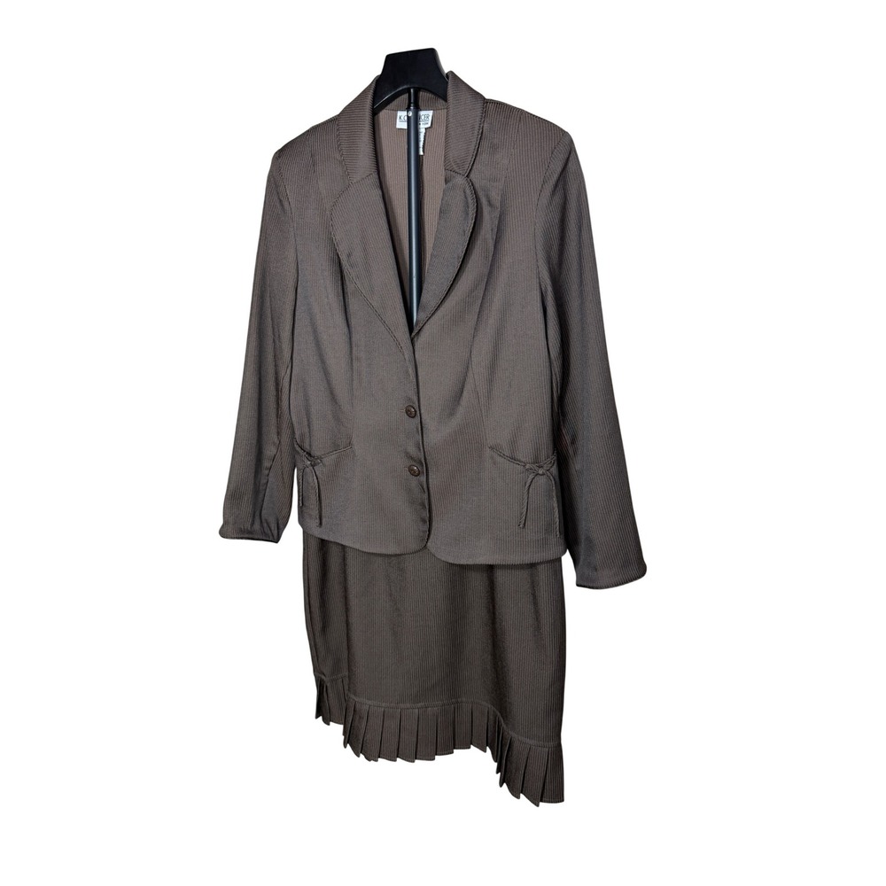 KC Spencer New York 2 Piece Skirt Suit Brown Pinstripe Pleated Hem Size 10